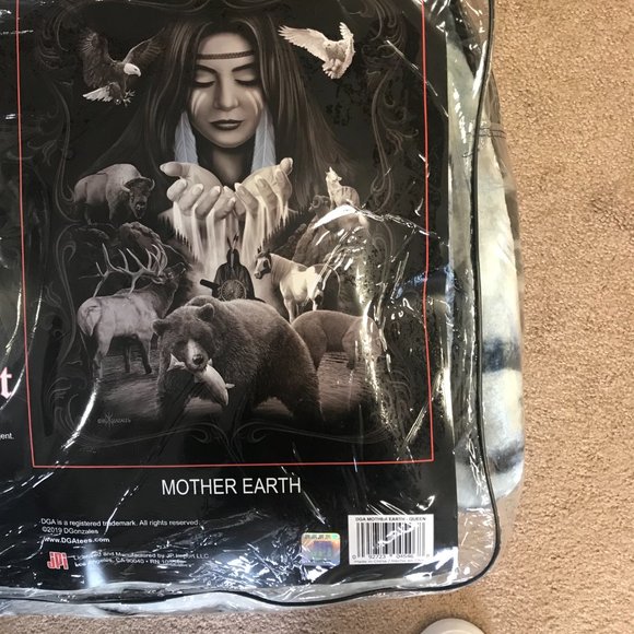 Mother Earth queen luxury blanket NWY by DGA - Picture 3 of 3